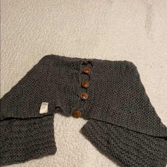 Button up  Scarf - Picture 4 of 5
